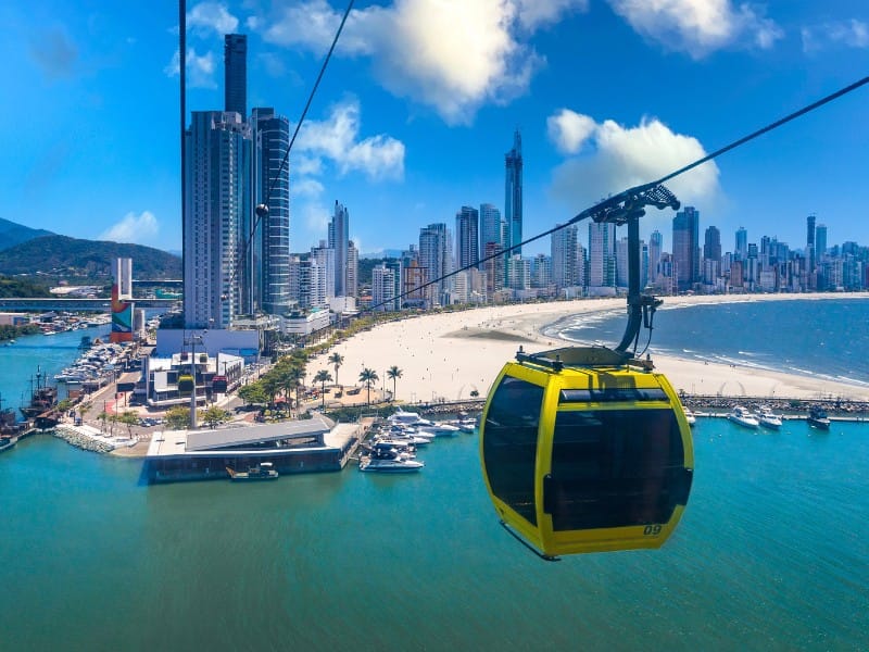 Balneário Camboriú e bondinhos do Parque Unipraias