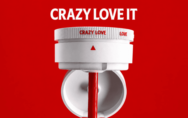 Tampa Love Lid para ketchup aparece em frame de vídeo oficial divulgado pela Heinz para apresentar o conceito.