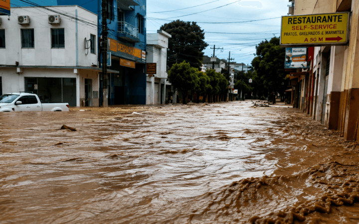 Chuvas elevam risco de enchentes no RS e SC até segunda