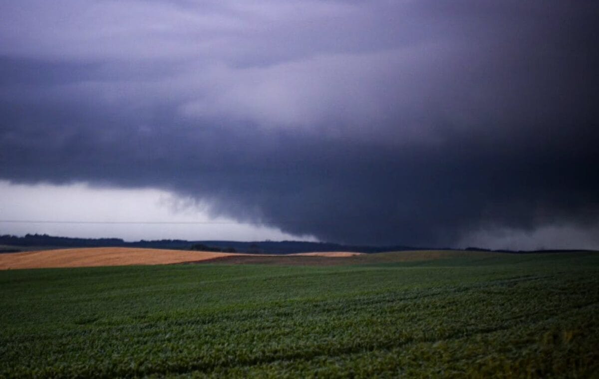 Tornado de grande porte é registrado em Campo Erê, no Oeste de SC