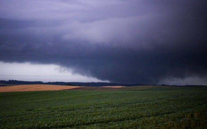 Tornado de grande porte é registrado em Campo Erê, no Oeste de SC