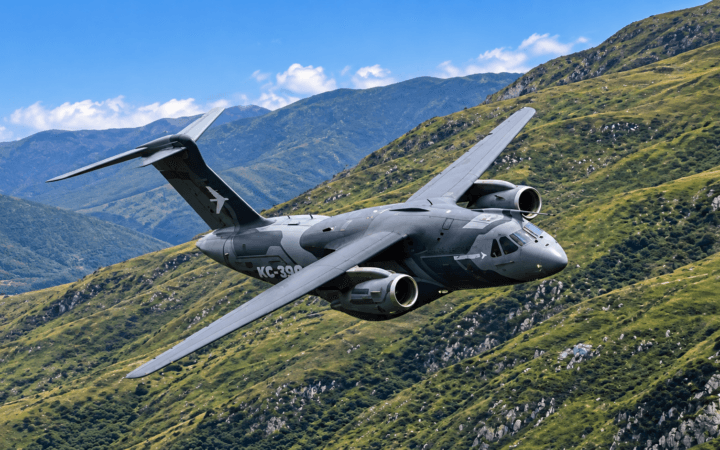 Embraer revela primeiro C-390 do Uzbequistão na Ásia Central