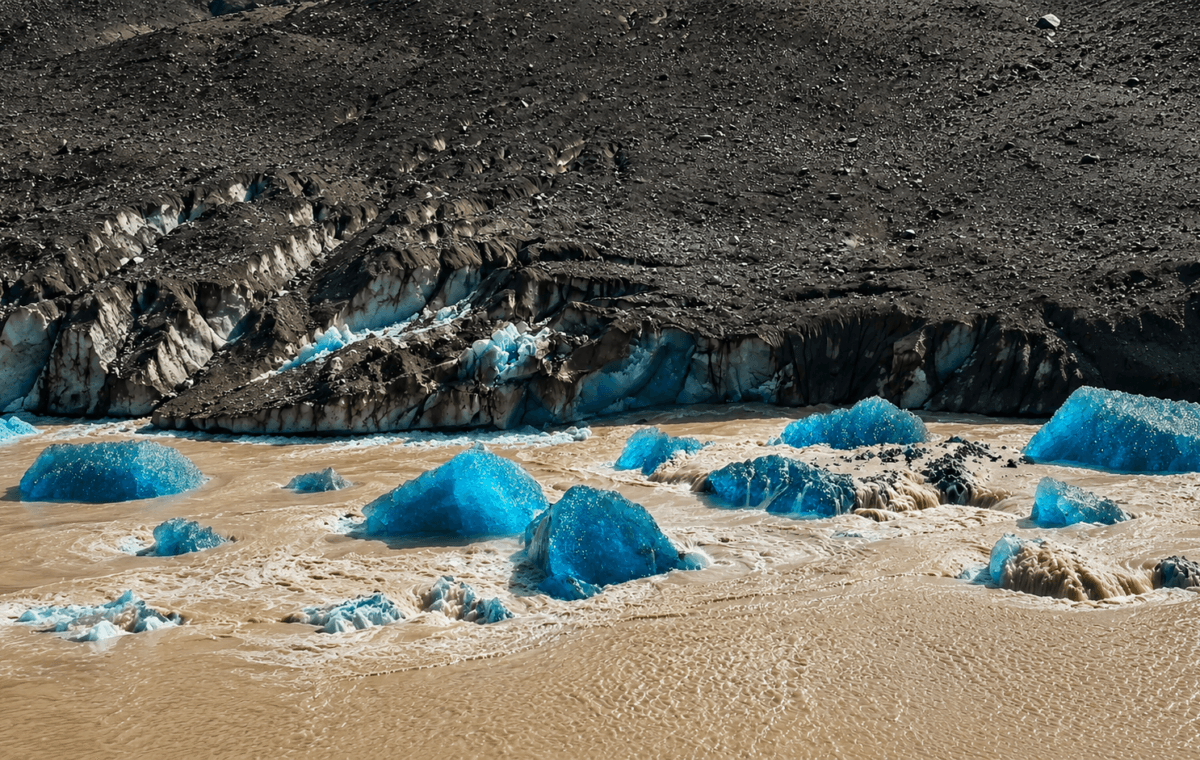 Gelo azul no Tibete chama atenção em meio ao recuo das geleiras