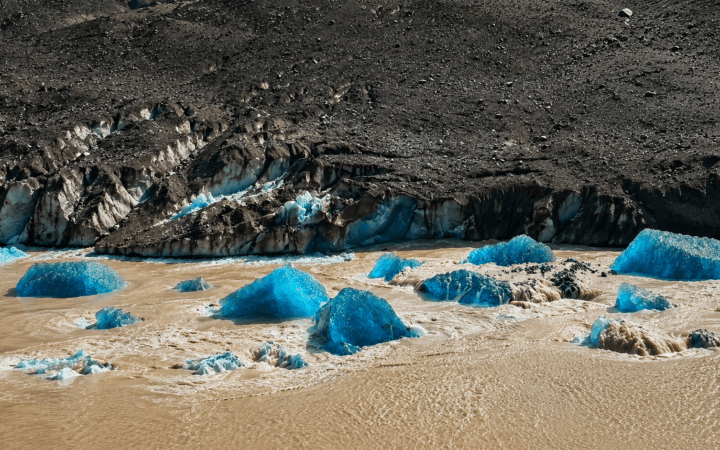 Gelo azul no Tibete chama atenção em meio ao recuo das geleiras