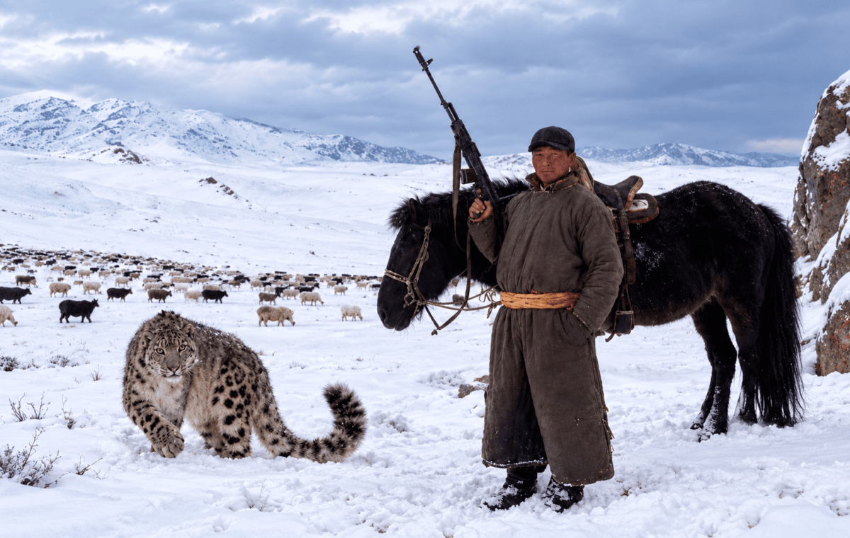 O que se sabe sobre a foto do pastor mongol com leopardo-das-neves