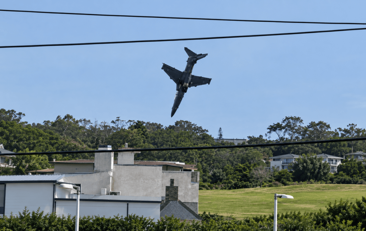 Queda do Hawk T2: pilotos se ejetam no País de Gales