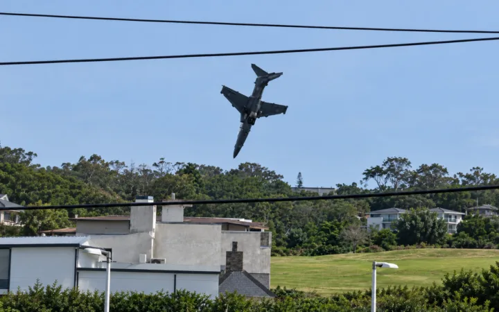 Queda do Hawk T2: pilotos se ejetam no País de Gales