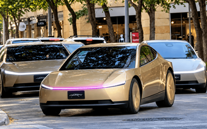 Cybercab da Tesla estreia em Austin sem volante e vira alvo da NHTSA