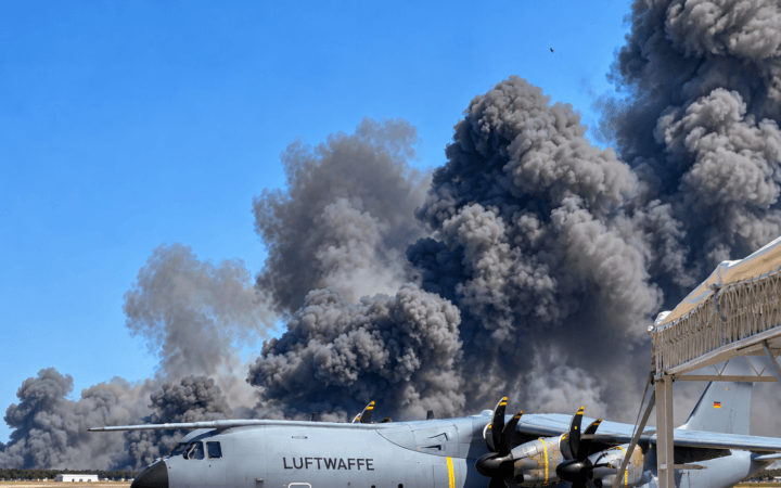 Queda do F-4 na Grécia mata dois pilotos em show aéreo
