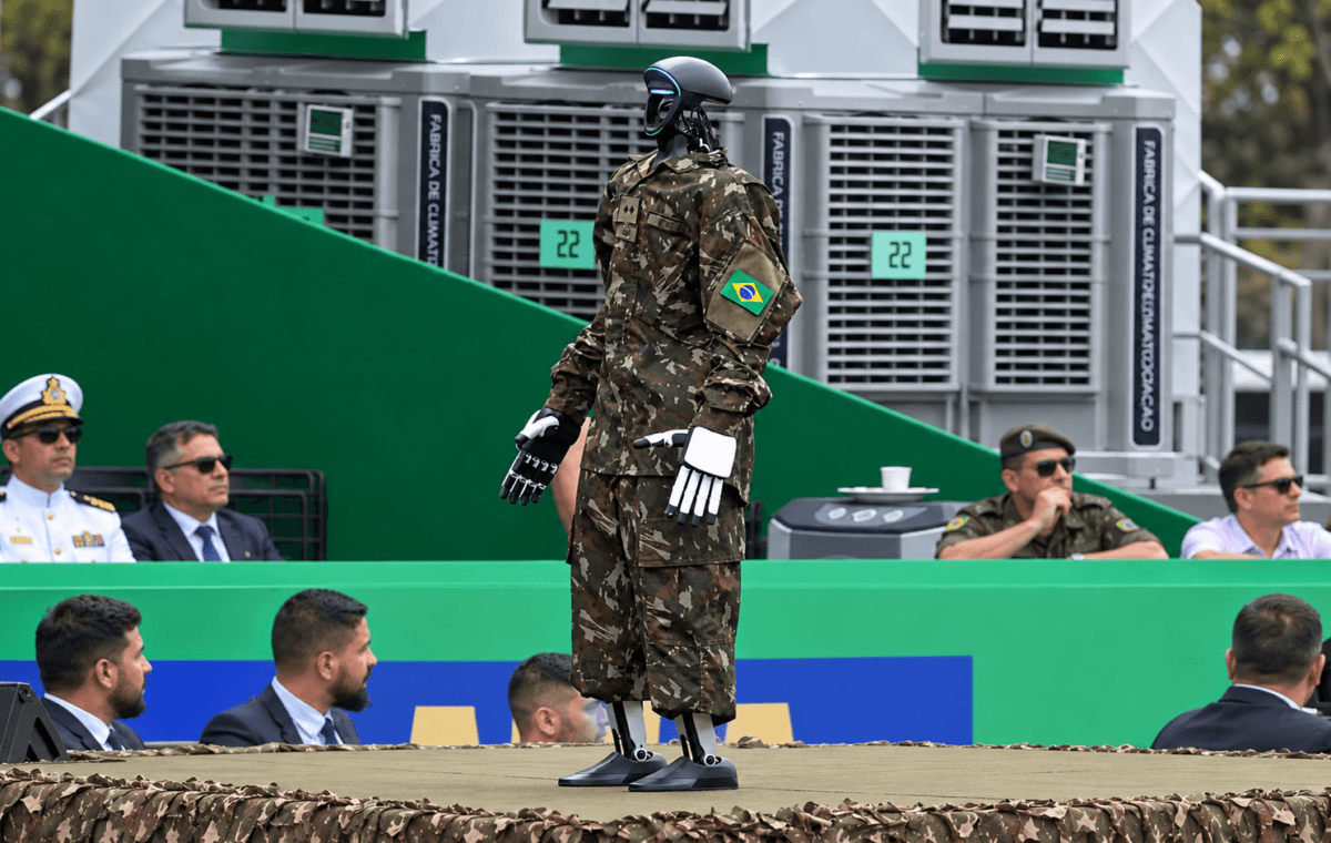 Exército apresenta robô humanoide e antibombas no 7 de Setembro