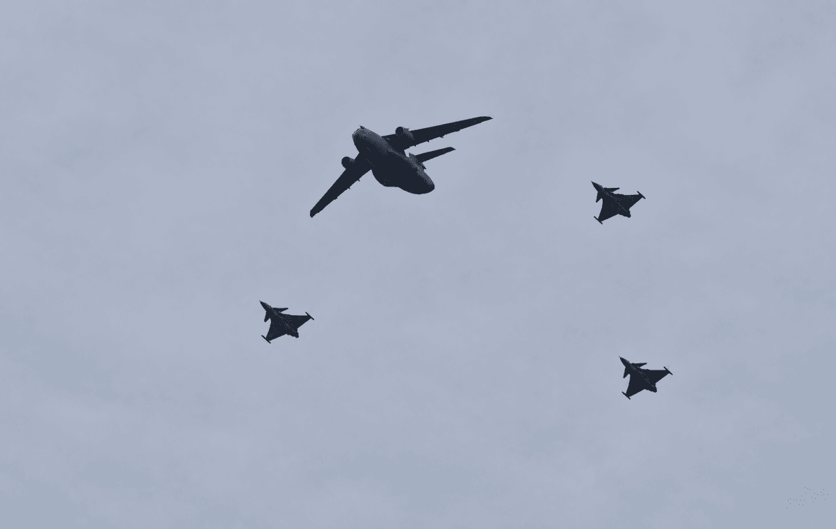 Gripen e KC-390 voam em formação no 7 de Setembro em Brasília