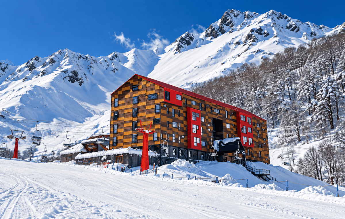 Incêndio no Hotel Alto Nevados destrói hotel de esqui no Chile