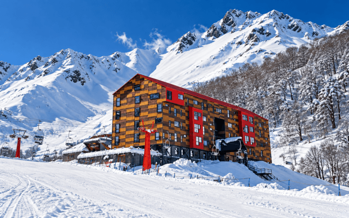 Incêndio no Hotel Alto Nevados destrói hotel de esqui no Chile