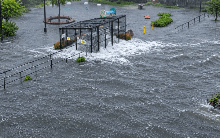 Chuva histórica em Nagoya causa alagamentos e paralisa transporte