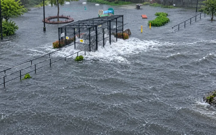 Chuva histórica em Nagoya causa alagamentos e paralisa transporte