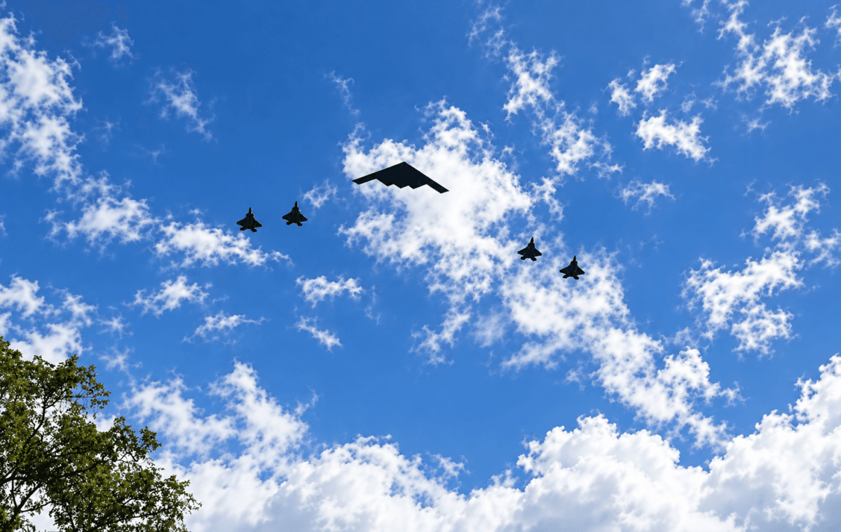 B-2 sobrevoa Casa Branca durante visita de Xi Jinping