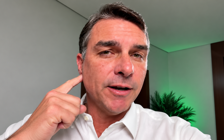 Propaganda de Flávio Bolsonaro fica sem áudio; TSE explica falha