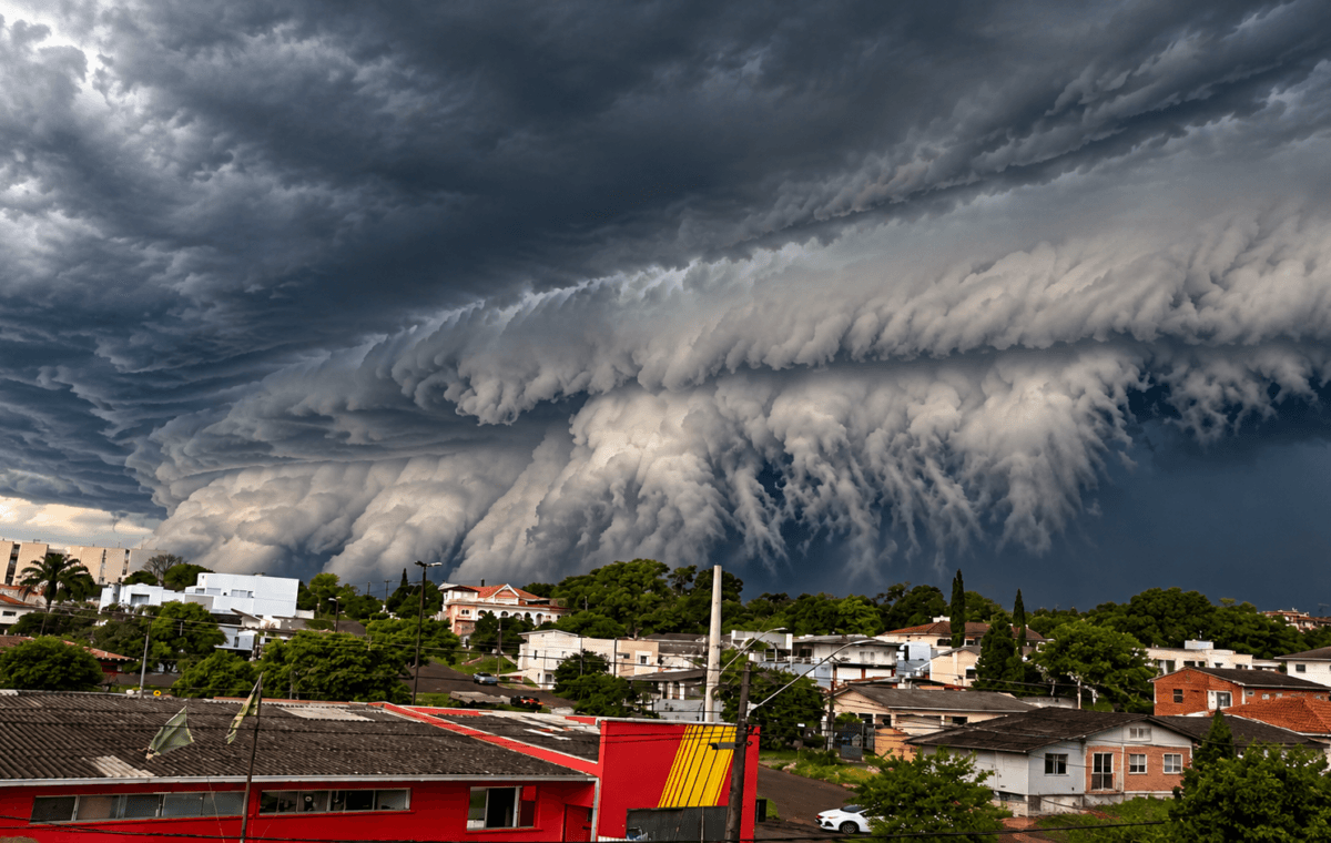 Paraná terá risco de granizo e ventos acima de 80 km/h