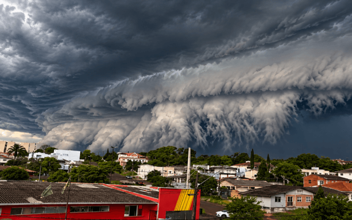Paraná terá risco de granizo e ventos acima de 80 km/h